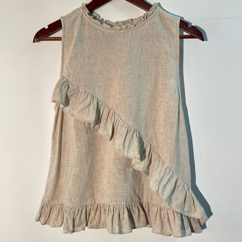 HYFVE - Ruffled sleeveless top. Size M